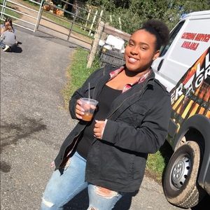 Meet your Posher, Ayana